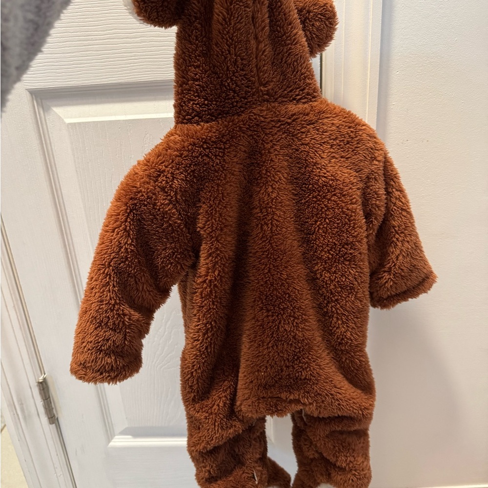 Cozy Brown Fleece infant One Piece

Brand new worn twice